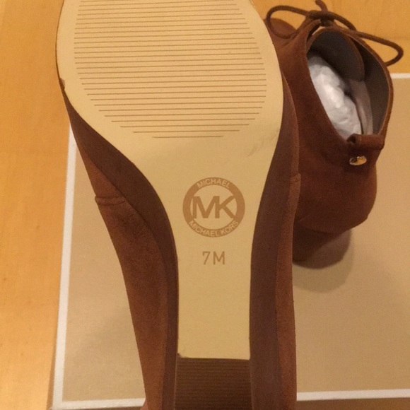 Michael Kors brown suede ankle boot - Picture 4 of 4